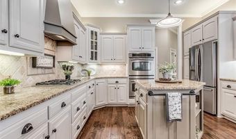 330 Parkhill Ln, Bartlesville, OK 74006
