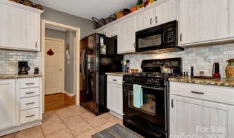 16 Sunview Cir, Arden, NC 28704
