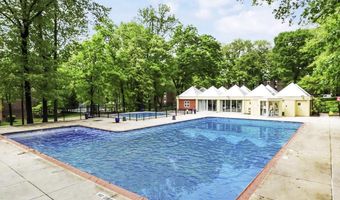 3318 WOODBURN VILLAGE Dr 32, Annandale, VA 22003