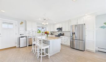 72 Marine Dr, Narragansett, RI 02882