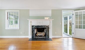 20 Elmsgate Way, East Providence, RI 02916