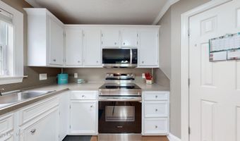 3840 Countryaire Dr, Ayden, NC 28513