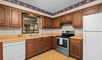 536 Fieldstone Dr, Amherst, OH 44001