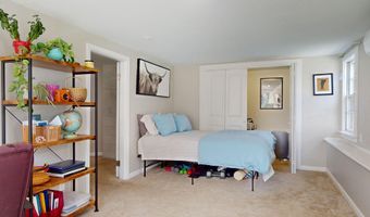 5 Crawford Dr, Bath, ME 04530