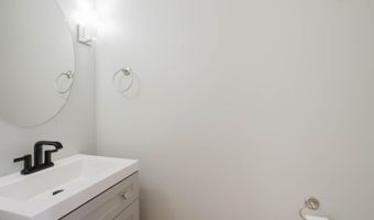 3 Bryn Mawr Ct, Albany, NY 12211