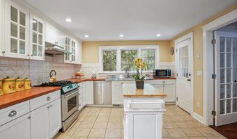 78 Hoyts Hl, Bethel, CT 06801