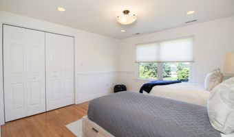 60 Island View Ave, Branford, CT 06405