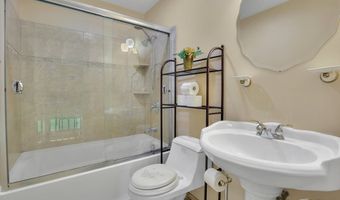 11 Watch Hill Cir 11, Cromwell, CT 06416