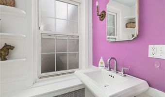 599 E Main Rd, Middletown, RI 02842