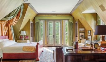 14 Leroy Ave, Newport, RI 02840
