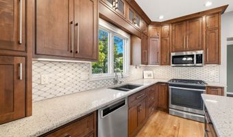 4002 Edgewater Dr, Ames, IA 50010