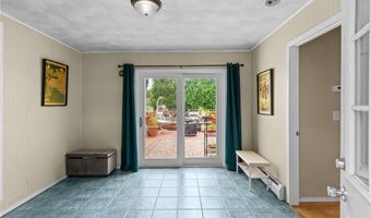 16 Spectacle Ave, Warwick, RI 02888