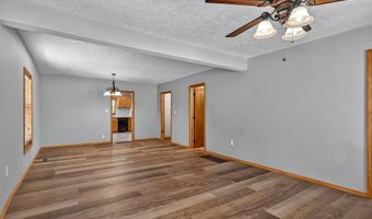 134 W College St, Aurora, MO 65605