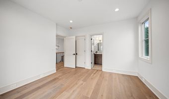 2133 N OAKLAND St, Arlington, VA 22207