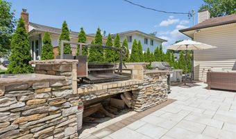51 Dogwood Rd, Albertson, NY 11507