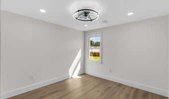 16 Larboard St, Beachwood, NJ 08722