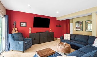 1456 Red Oak Plantation Dr, Ballwin, MO 63021