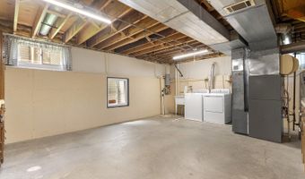 1570 W Goldengate Dr, Addison, IL 60101