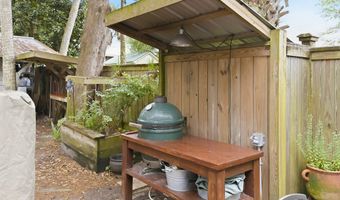 128 4th St, Apalachicola, FL 32320