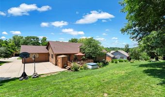 1431 Dietrich Oaks Dr, Ballwin, MO 63021