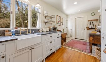 303 Beacon Hill Dr, Cheshire, CT 06410
