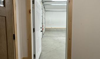 9 Hutchins St, Auburn, ME 04210