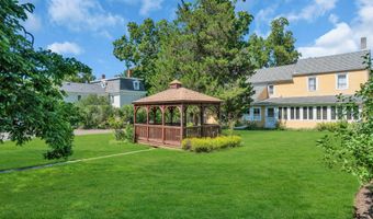 19 High St, Allentown, NJ 08501