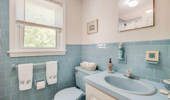 240 Bragg's Ln, Barnstable, MA 02630