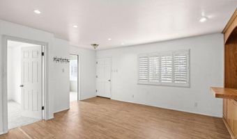 402-4 Santa Barbara St, Oceanside, CA 92058