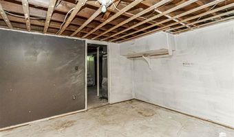 317 NE 9th St, Abilene, KS 67410