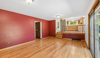 3051 N Huntington Dr, Arlington Heights, IL 60004