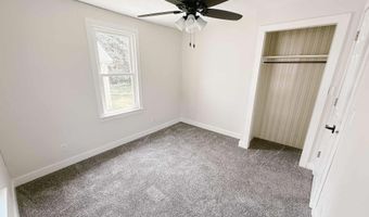 206 8th St, Alton, IA 51003