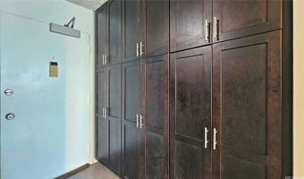 796 Isenberg St 16A, Honolulu, HI 96826
