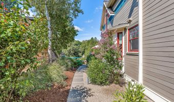 767 Oak St, Ashland, OR 97520