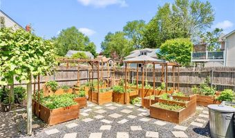 71 Plymouth St, Cranston, RI 02920