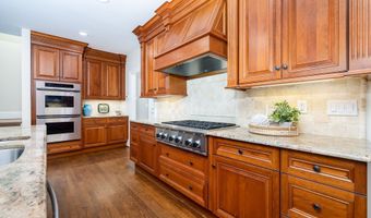 35 Foothills Dr, Avon, CT 06001