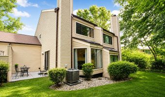 40 Huntington Ct 40, Bethel, CT 06801