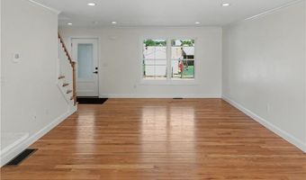 18 Tacoma St, Cranston, RI 02920