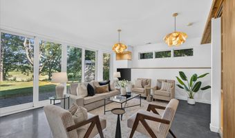 4061 Thornoaks Dr, Ann Arbor, MI 48104