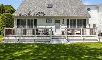56 Pasture Farm Dr, Middletown, RI 02842