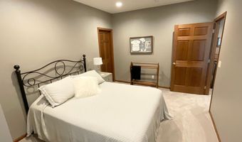 2201 7th St NW C, Austin, MN 55912