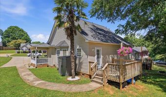 214 Cool Water Ct, Boiling Springs, SC 29316