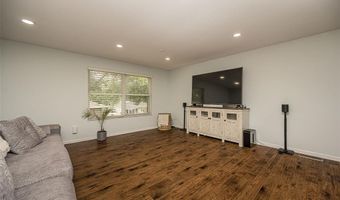 508 Arborwood Dr, Ballwin, MO 63021