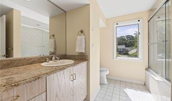 2 Martingale Ln, Narragansett, RI 02882
