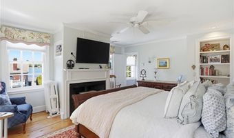 693 Hope St, Bristol, RI 02809