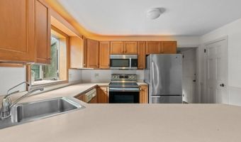 8 North Dr, Middletown, RI 02842