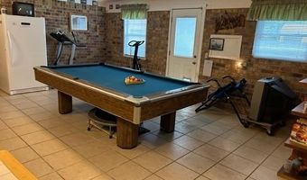 102 E Crockett St, De Kalb, TX 75559