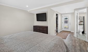 33 Hawthorne Ct, Albany, NY 12211