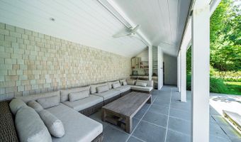 68 Fresh Pond Rd, Amagansett, NY 11930