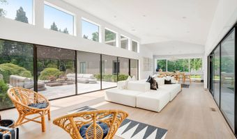 228 Town Ln, Amagansett, NY 11930